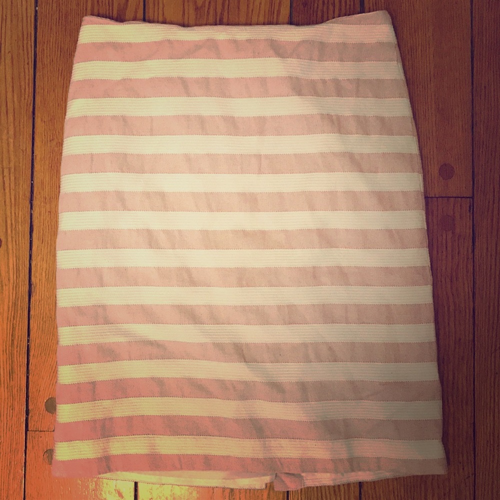 Striped pencil length skirt